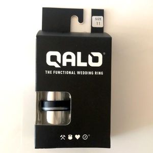 QALO Ring. NWT. Sz 11 Black Silver Color Block